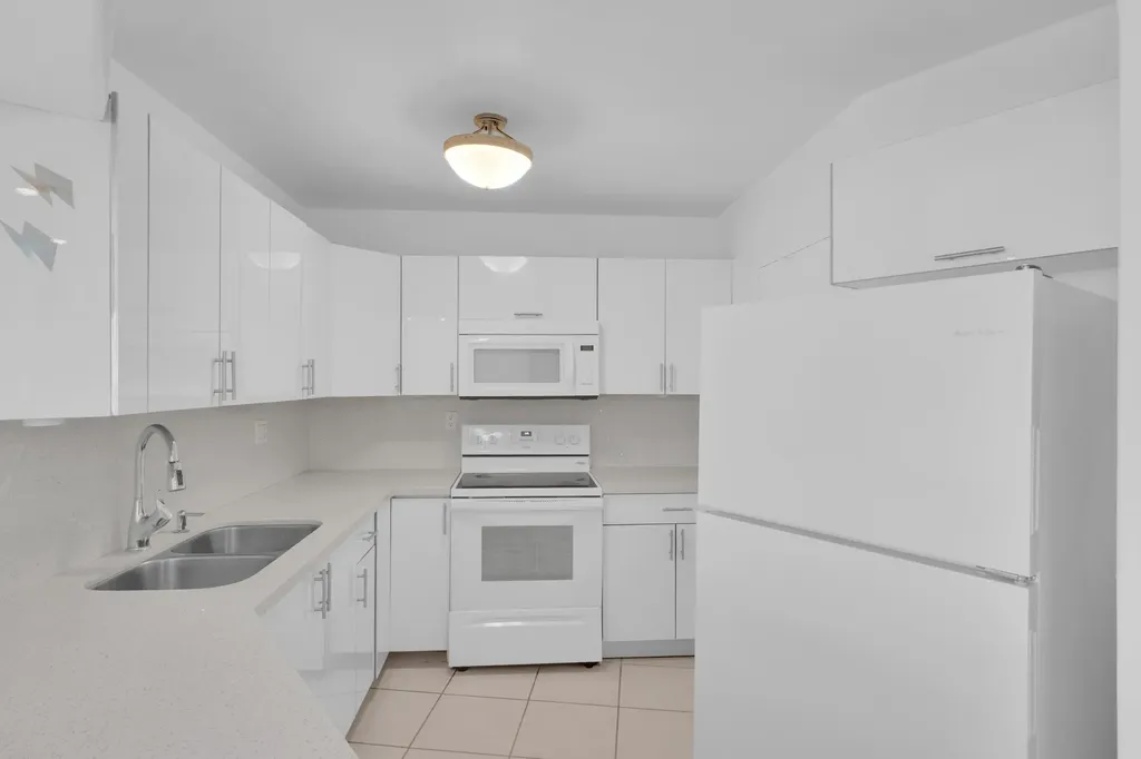 3725 S Ocean Drive Hollywood FL 33019