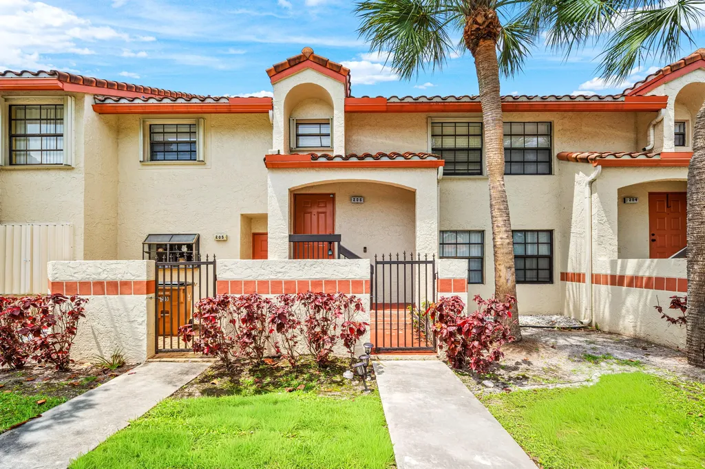 206 Congressional Way Deerfield Beach FL 33442