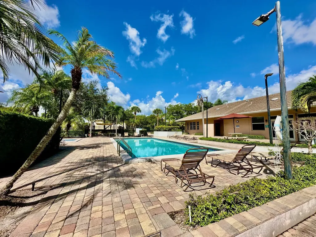 640 Cypress Club Way Deerfield Beach FL 33064