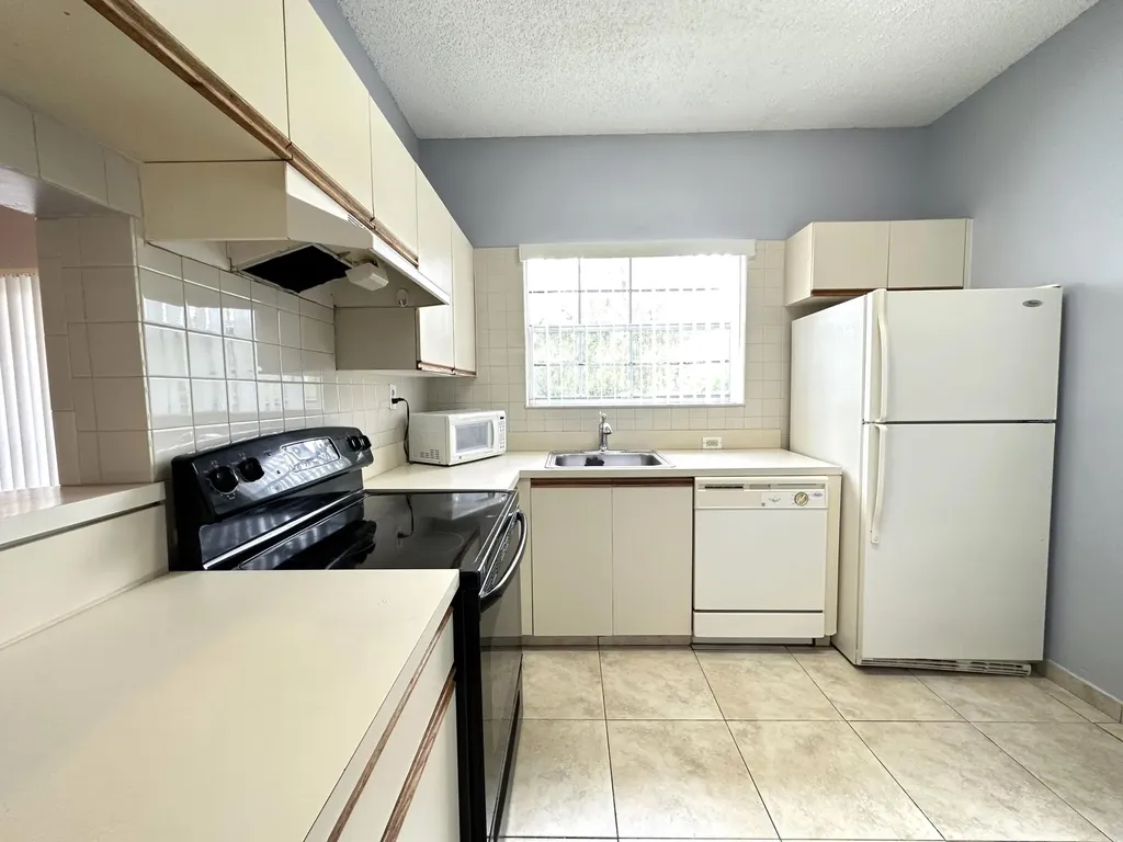 640 Cypress Club Way Deerfield Beach FL 33064