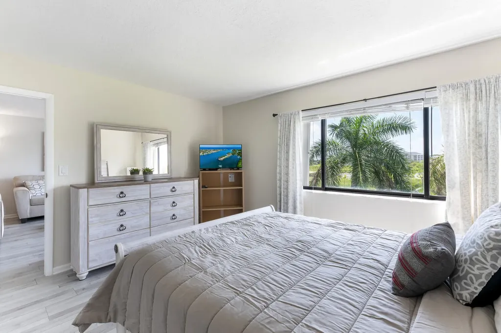 3050 Presidential Way West Palm Beach FL 33401