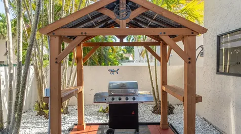 484 NW 38th Terrace Deerfield Beach FL 33442