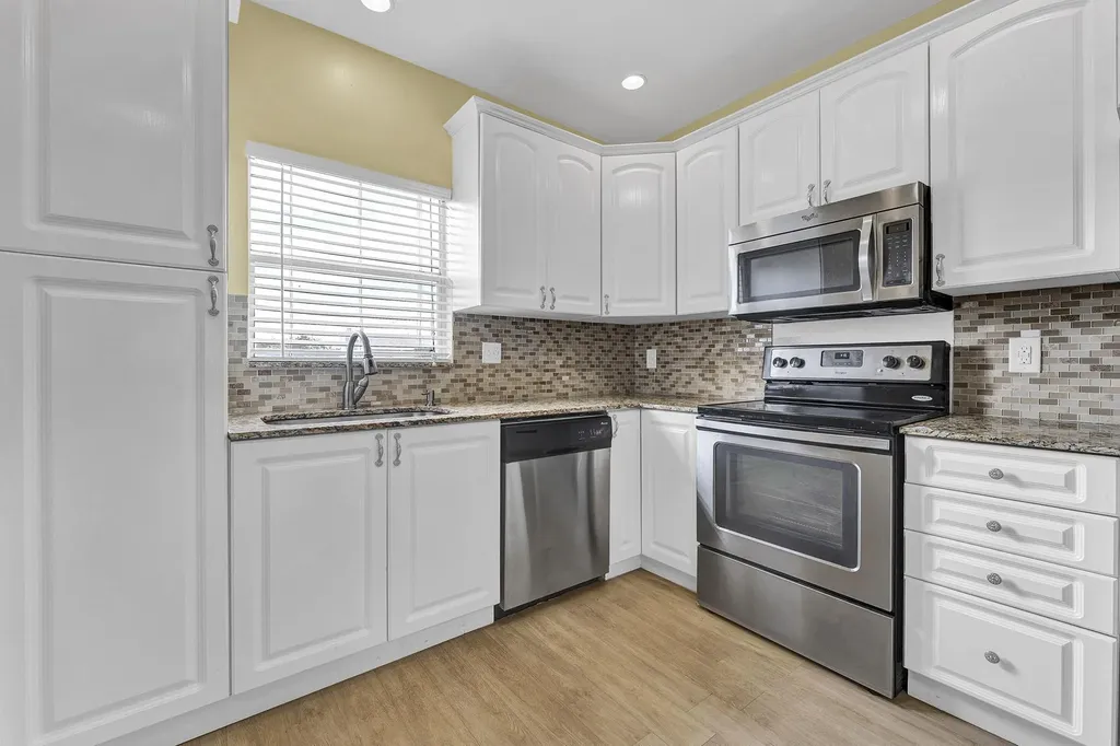 953 SE 10th Deerfield Beach FL 33441