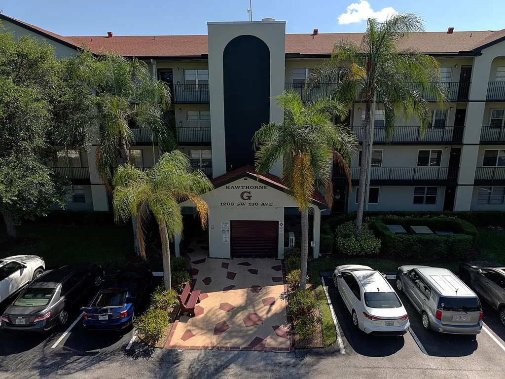 1200 SW 130th Avenue Pembroke Pines FL 33027