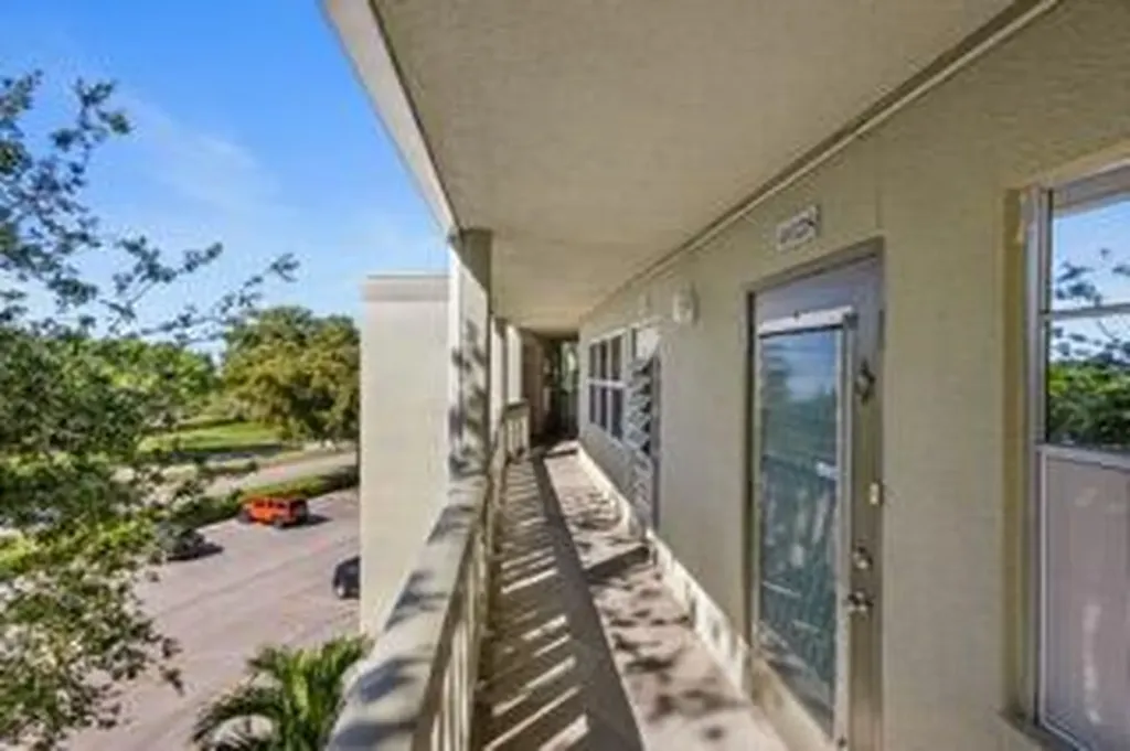 4028 Berkshire Deerfield Beach FL 33442