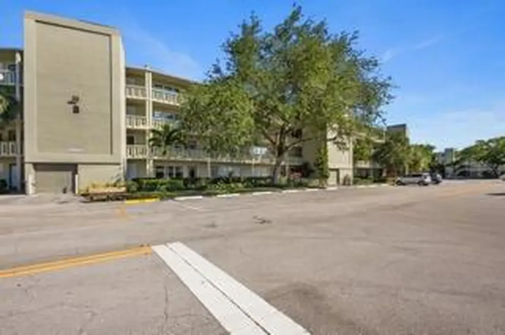 4028 Berkshire Deerfield Beach FL 33442