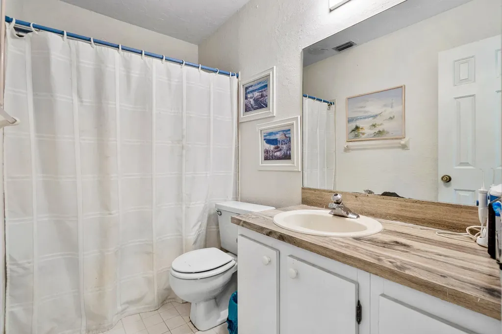 5 Via De Casas Norte Boynton Beach FL 33426