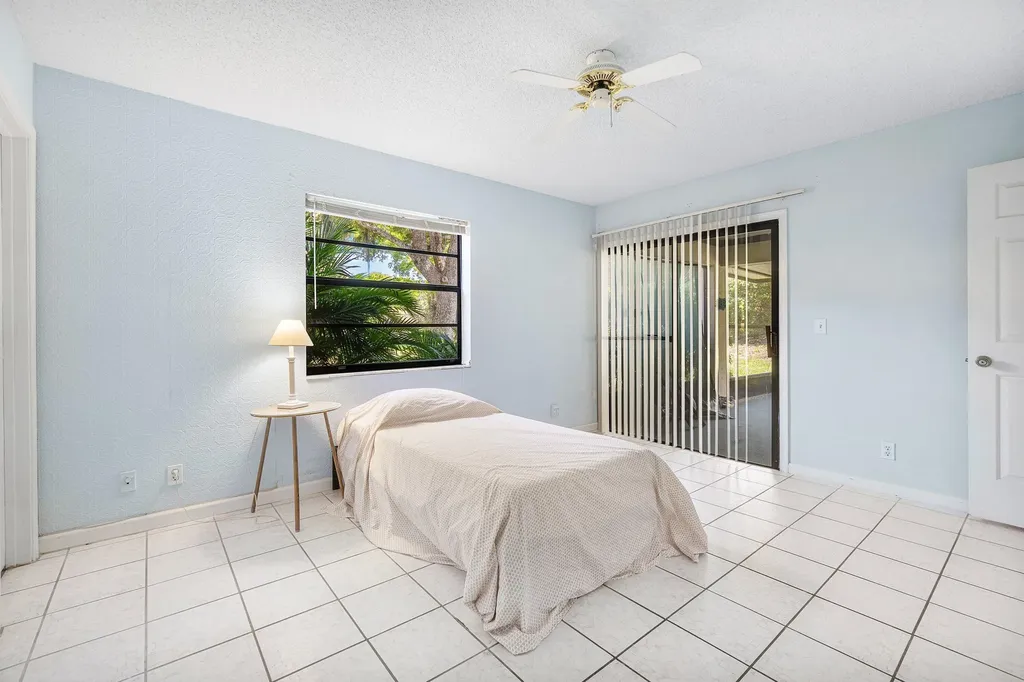 5 Via De Casas Norte Boynton Beach FL 33426