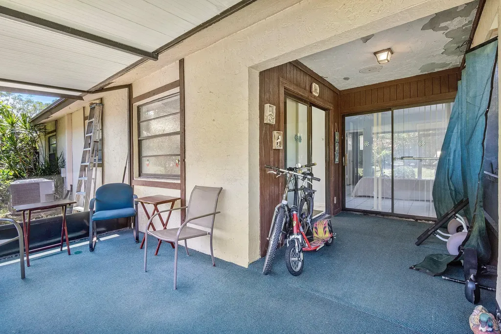 5 Via De Casas Norte Boynton Beach FL 33426