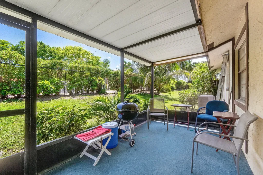 5 Via De Casas Norte Boynton Beach FL 33426
