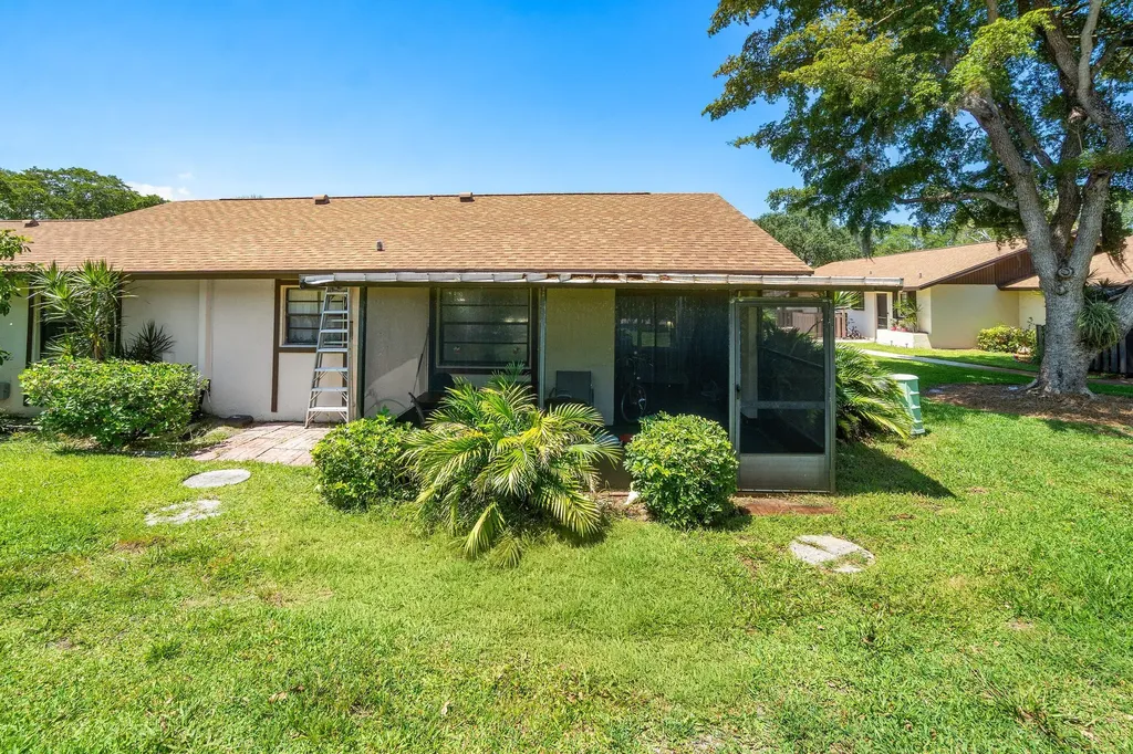 5 Via De Casas Norte Boynton Beach FL 33426