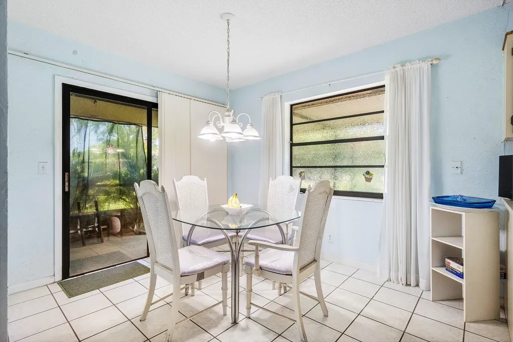 5 Via De Casas Norte Boynton Beach FL 33426