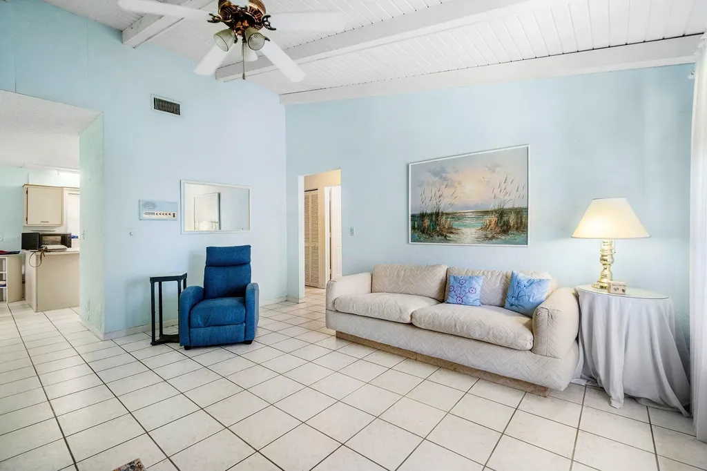 5 Via De Casas Norte Boynton Beach FL 33426