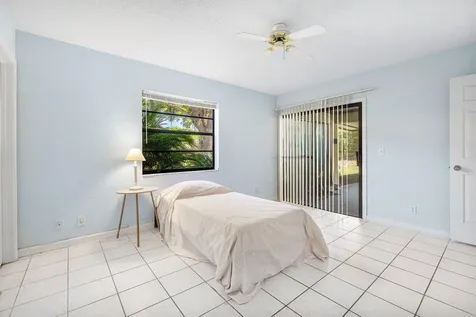 5 Via De Casas Norte Boynton Beach FL 33426