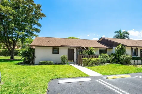 5 Via De Casas Norte Boynton Beach FL 33426