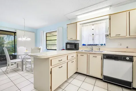 5 Via De Casas Norte Boynton Beach FL 33426