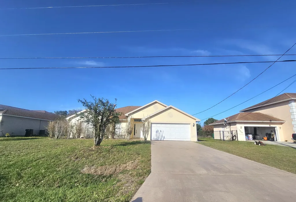 1941 SW Hampshire Lane Port St Lucie FL 34953