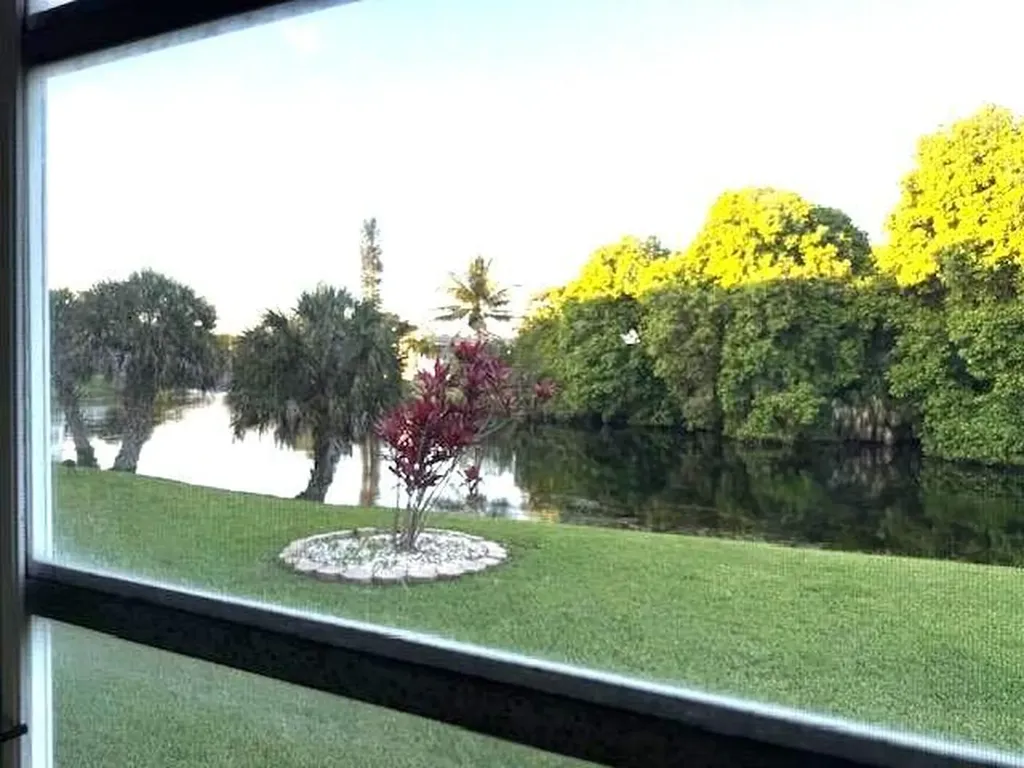 1019 Newport G Deerfield Beach FL 33442