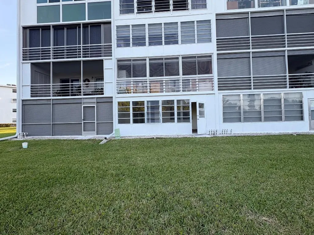 1019 Newport G Deerfield Beach FL 33442