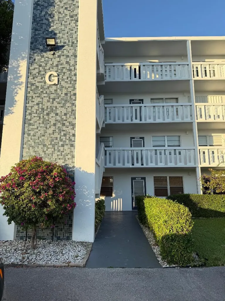 1019 Newport G Deerfield Beach FL 33442