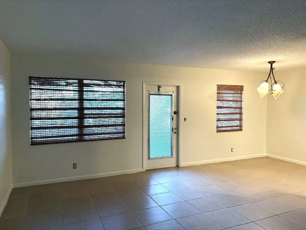 1019 Newport G Deerfield Beach FL 33442