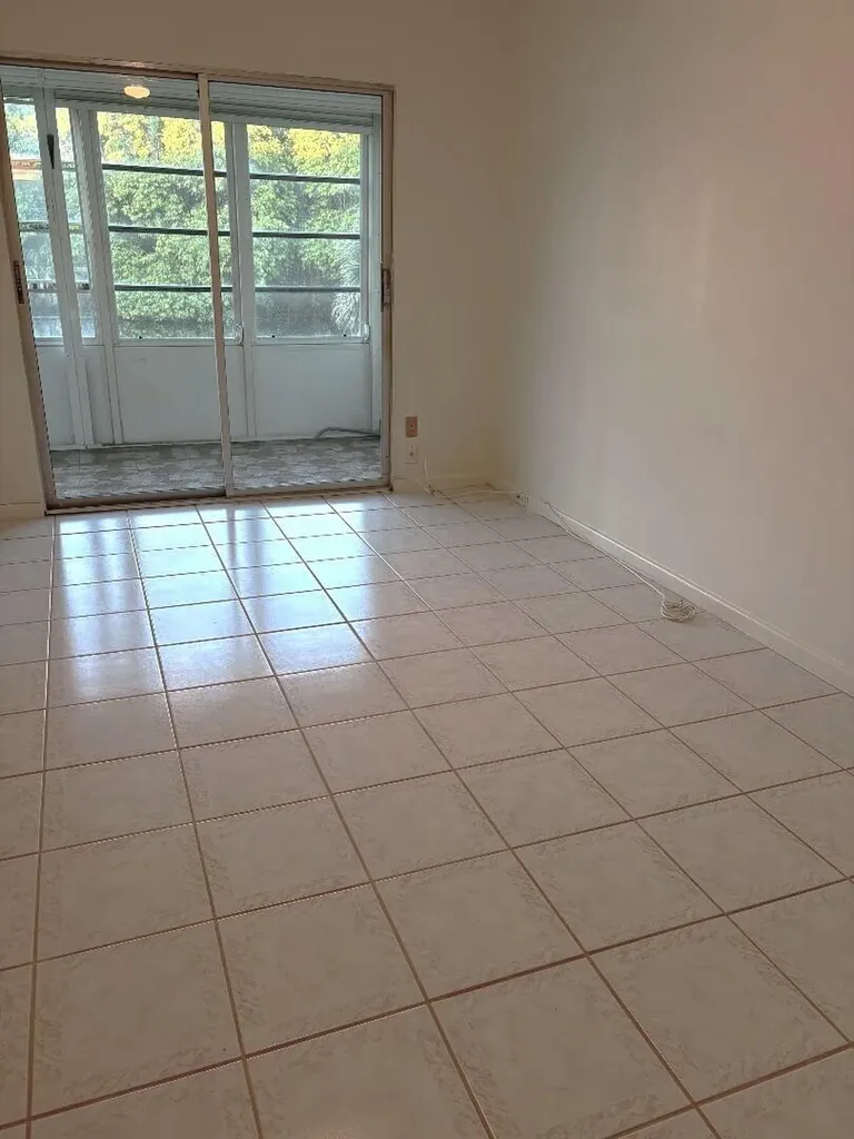 1019 Newport G Deerfield Beach FL 33442