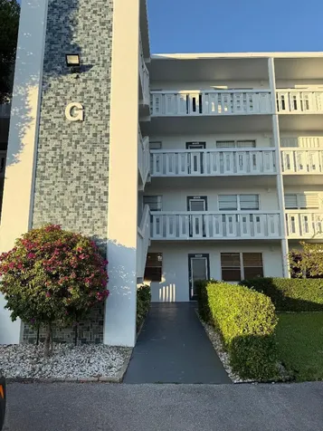 1019 Newport G Deerfield Beach FL 33442