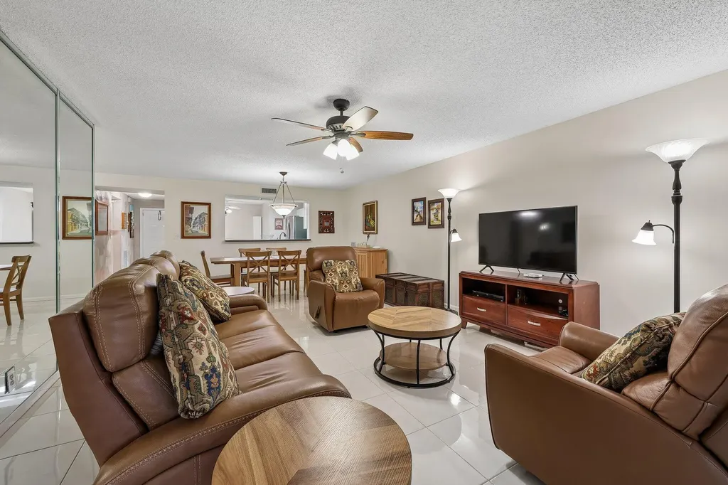 9681 E Sills Drive E Boynton Beach FL 33437