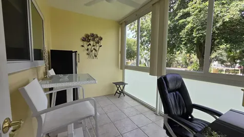 5161 W Oakland Park Boulevard Lauderdale Lakes FL 33313