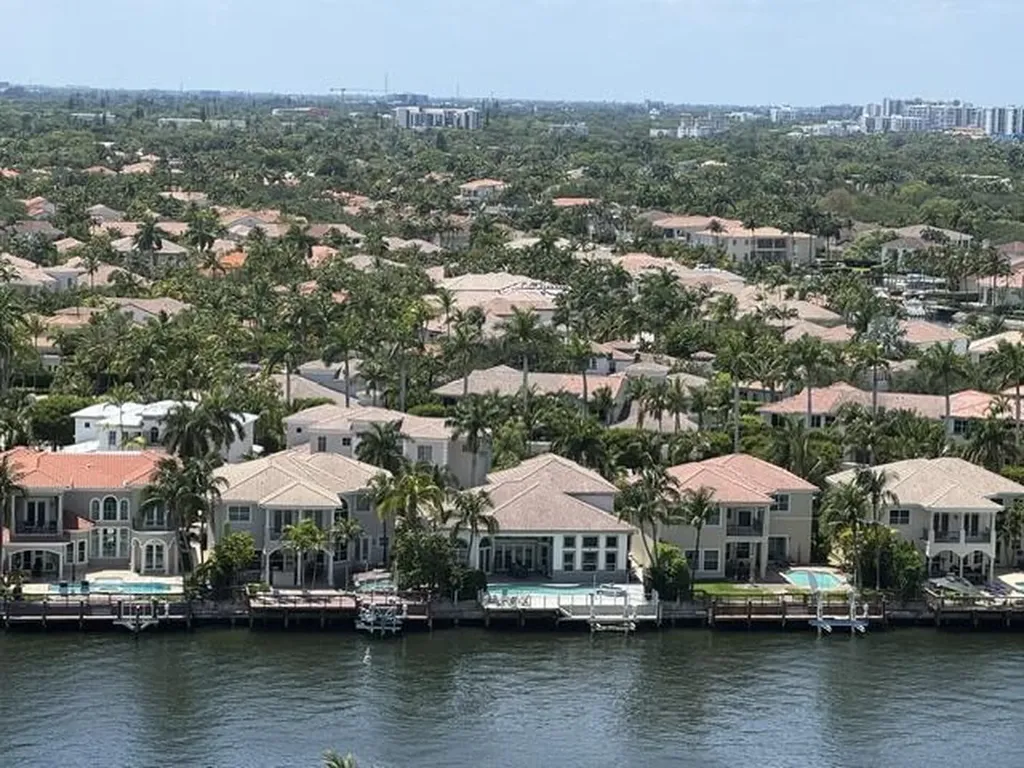 2201 S Ocean Drive Hollywood FL 33019