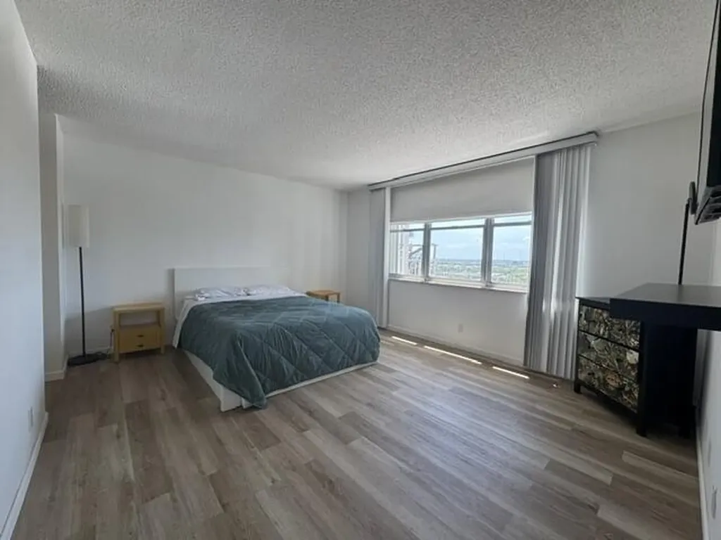 2201 S Ocean Drive Hollywood FL 33019