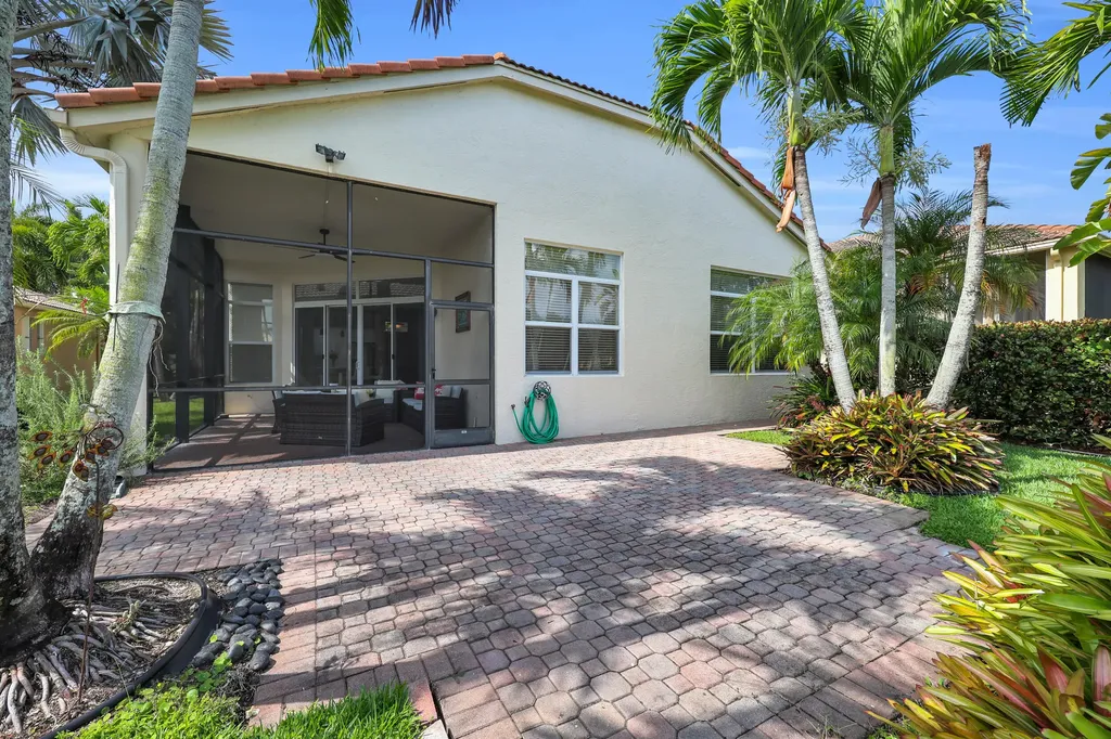 9377 Via Grande W Wellington FL 33411
