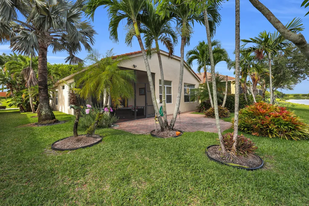 9377 Via Grande W Wellington FL 33411