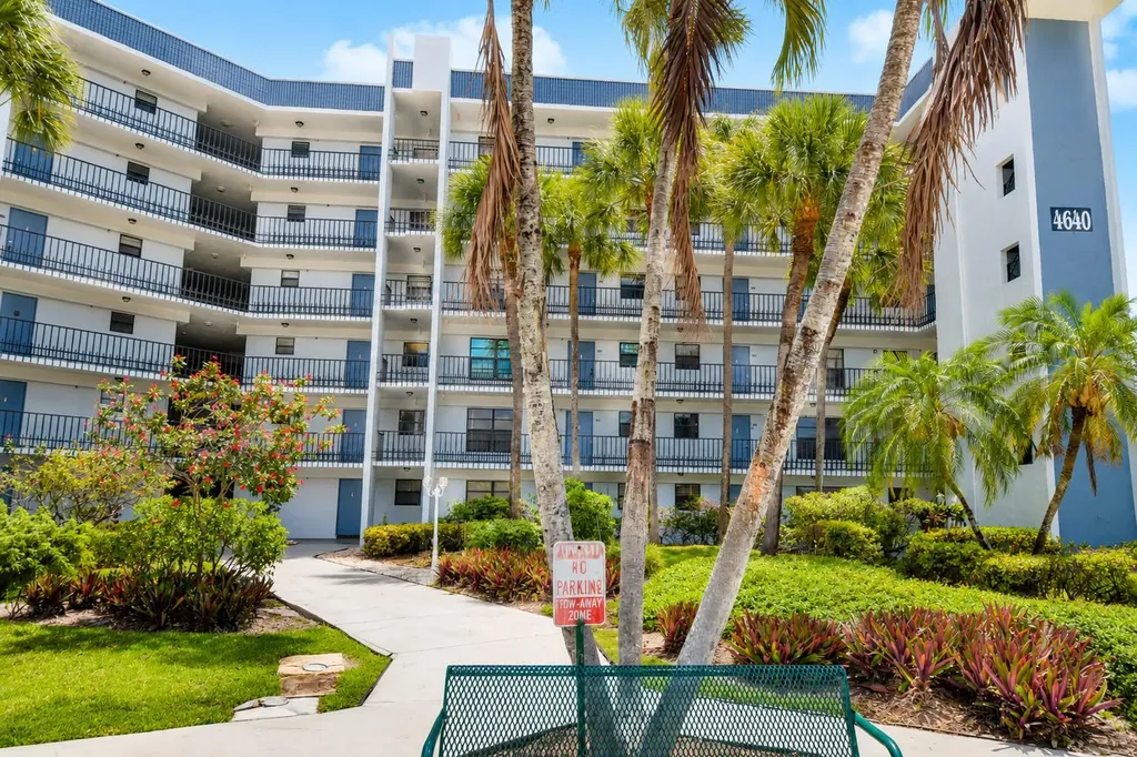 4640 W Lucerne Lakes Boulevard W Lake Worth FL 33467
