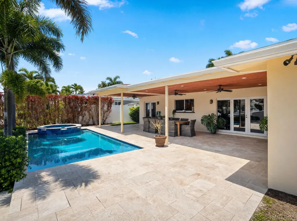 330 SE 10th Street Pompano Beach FL 33060