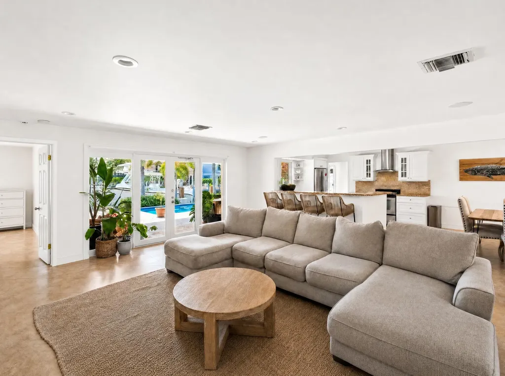 330 SE 10th Street Pompano Beach FL 33060