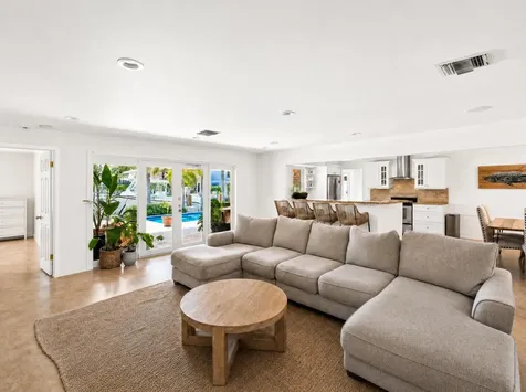 330 SE 10th Street Pompano Beach FL 33060