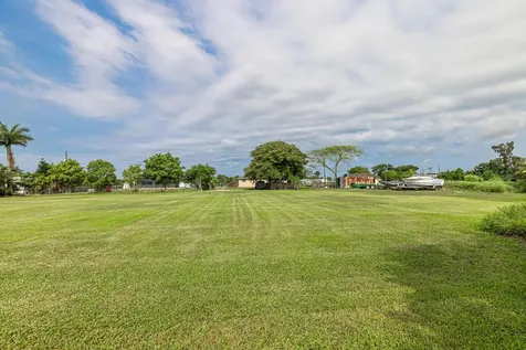 1009 NE 18th Street Belle Glade FL 33430