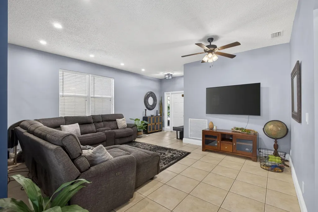 5953 Asturian Trail Lake Worth FL 33449