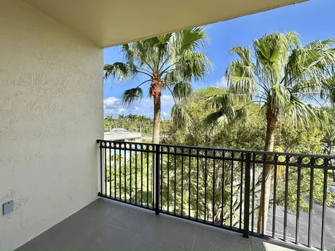 27 Royal Palm Way Boca Raton FL 33432