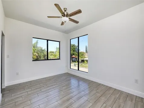 102 NW 41st Street Oakland Park FL 33309