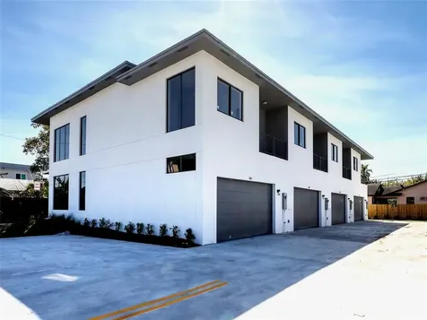102 NW 41st Street Oakland Park FL 33309