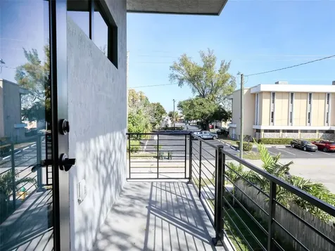 102 NW 41st Street Oakland Park FL 33309