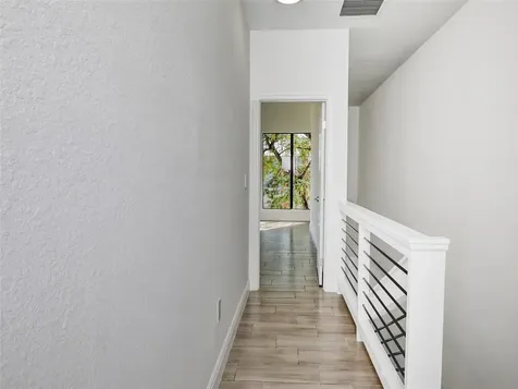 102 NW 41st Street Oakland Park FL 33309