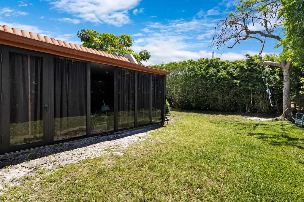 153 SE 7th Street Deerfield Beach FL 33441