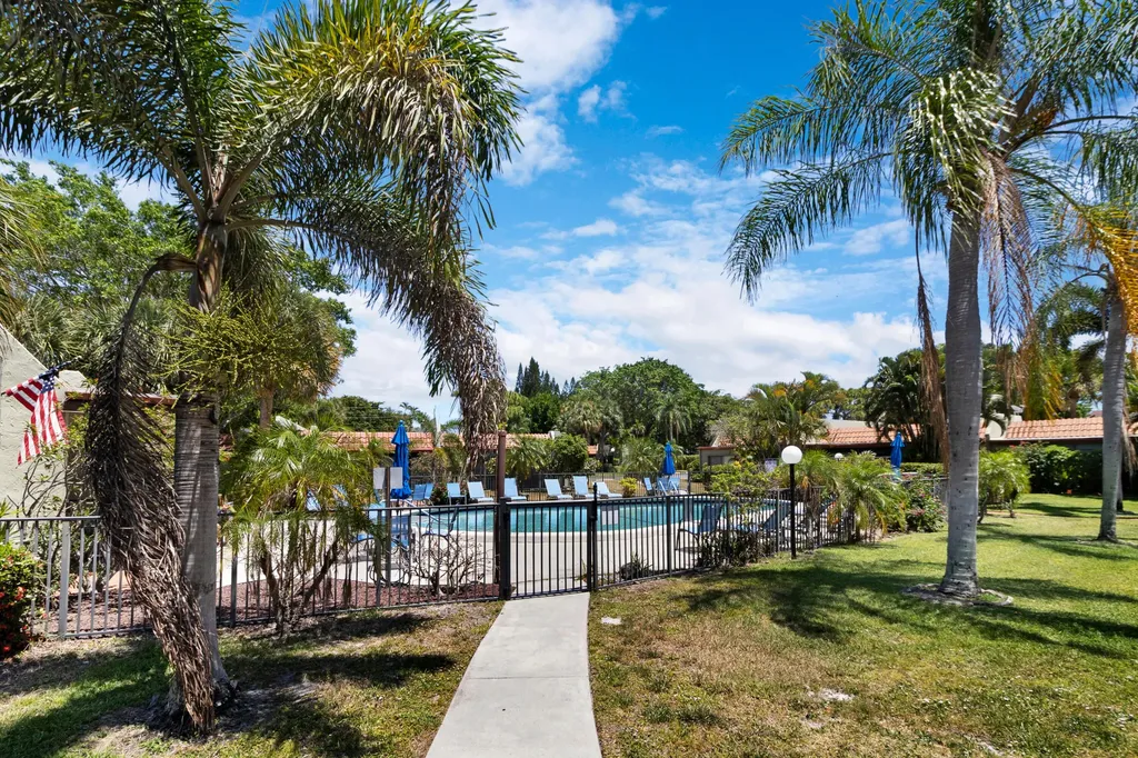 153 SE 7th Street Deerfield Beach FL 33441