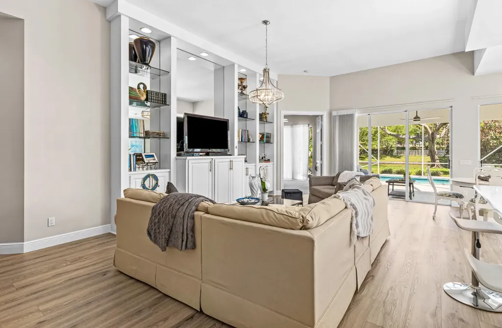 4983 Garden Drive Delray Beach FL 33445