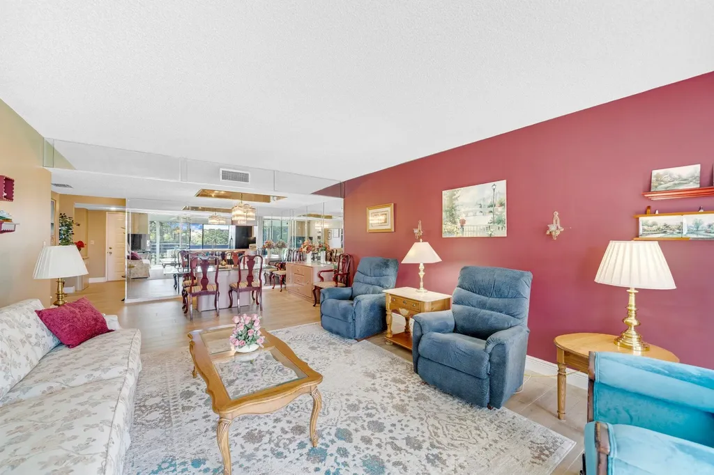 6698 10th Avenue N Lake Worth FL 33467