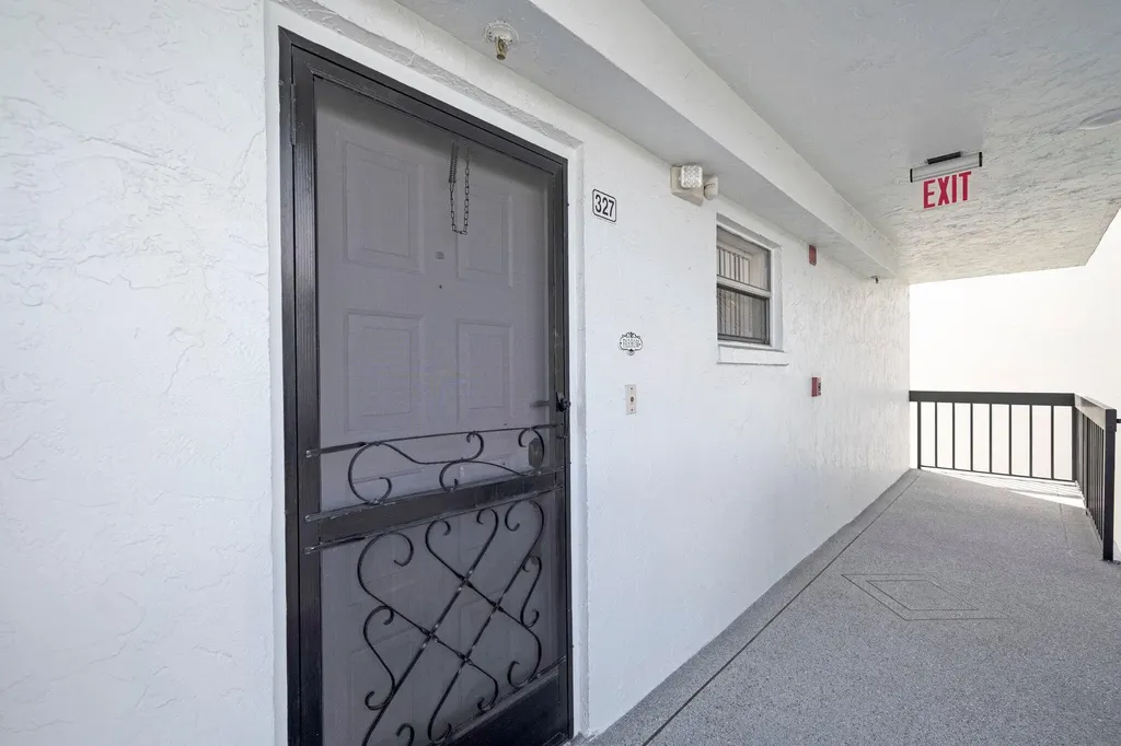 6698 10th Avenue N Lake Worth FL 33467