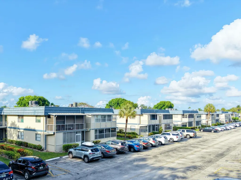 202 Brittany E Delray Beach FL 33446